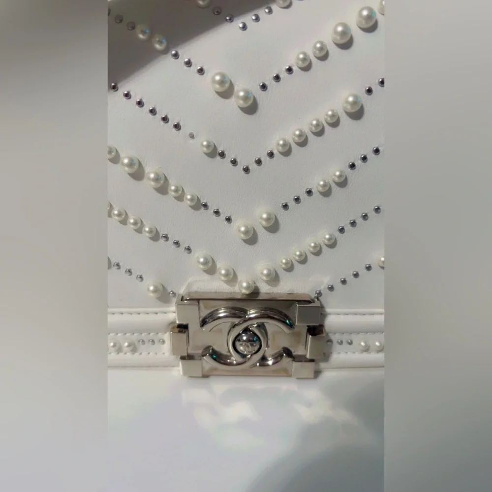 Chanel Boy Pearl medium bag! - Picture 6 of 9